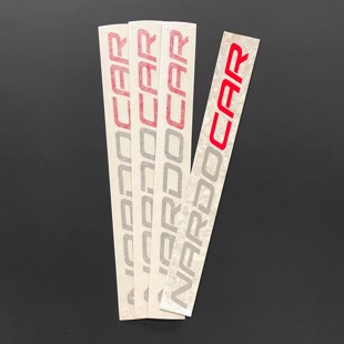 Nardocar Sticker Mellan (250 × 17 mm) – Grå/Röd